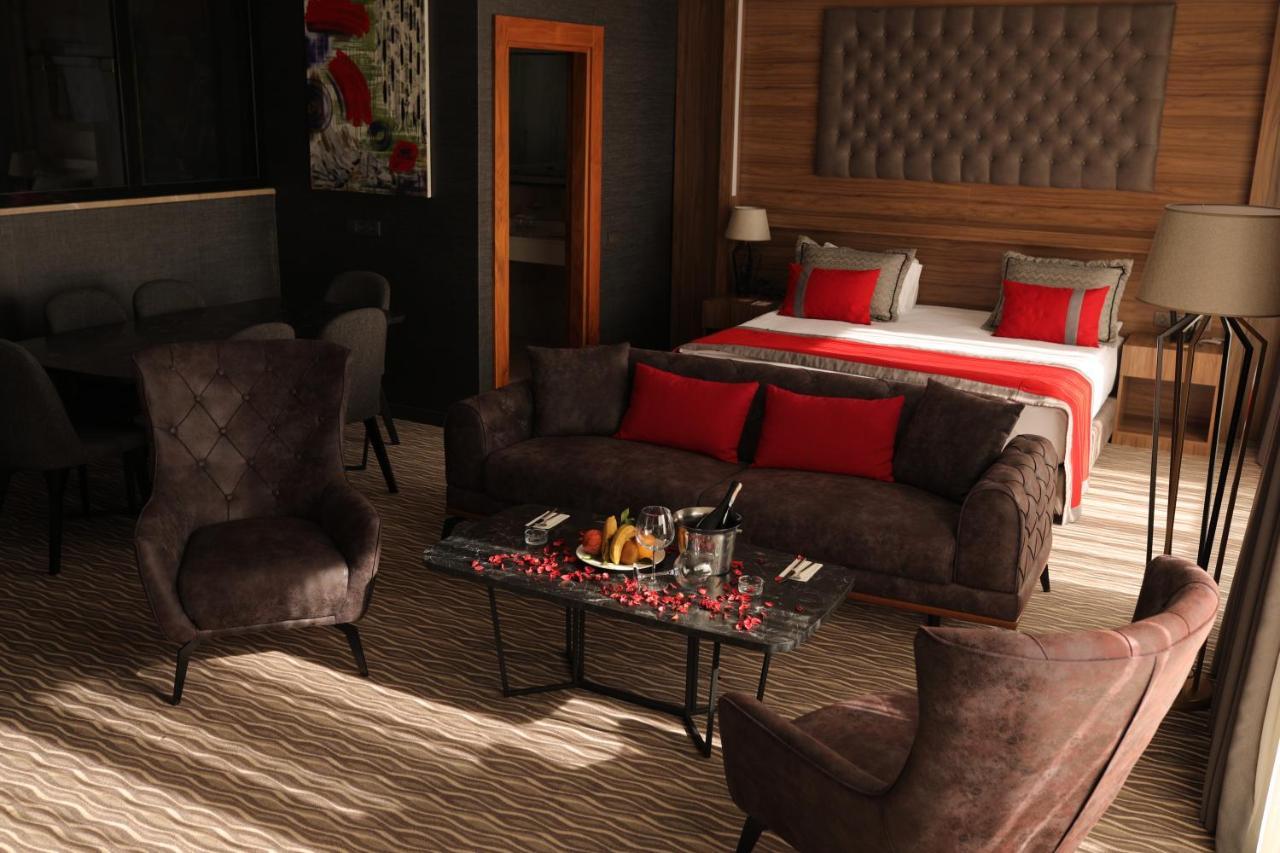 Ramada By Wyndham Nigde Hotel Buitenkant foto