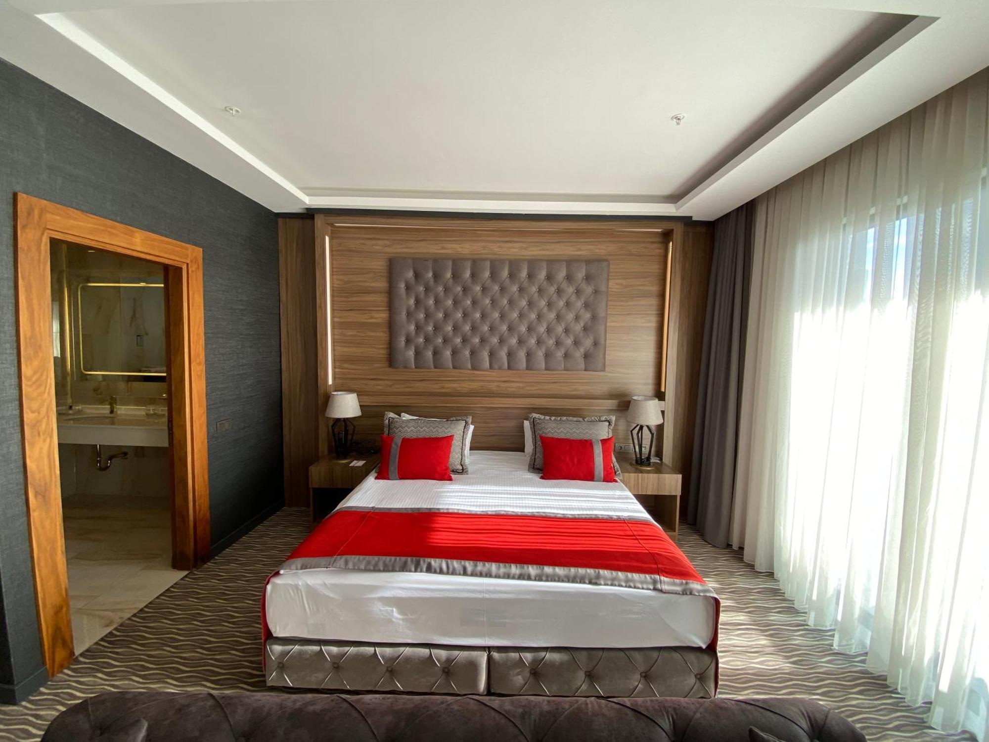 Ramada By Wyndham Nigde Hotel Buitenkant foto
