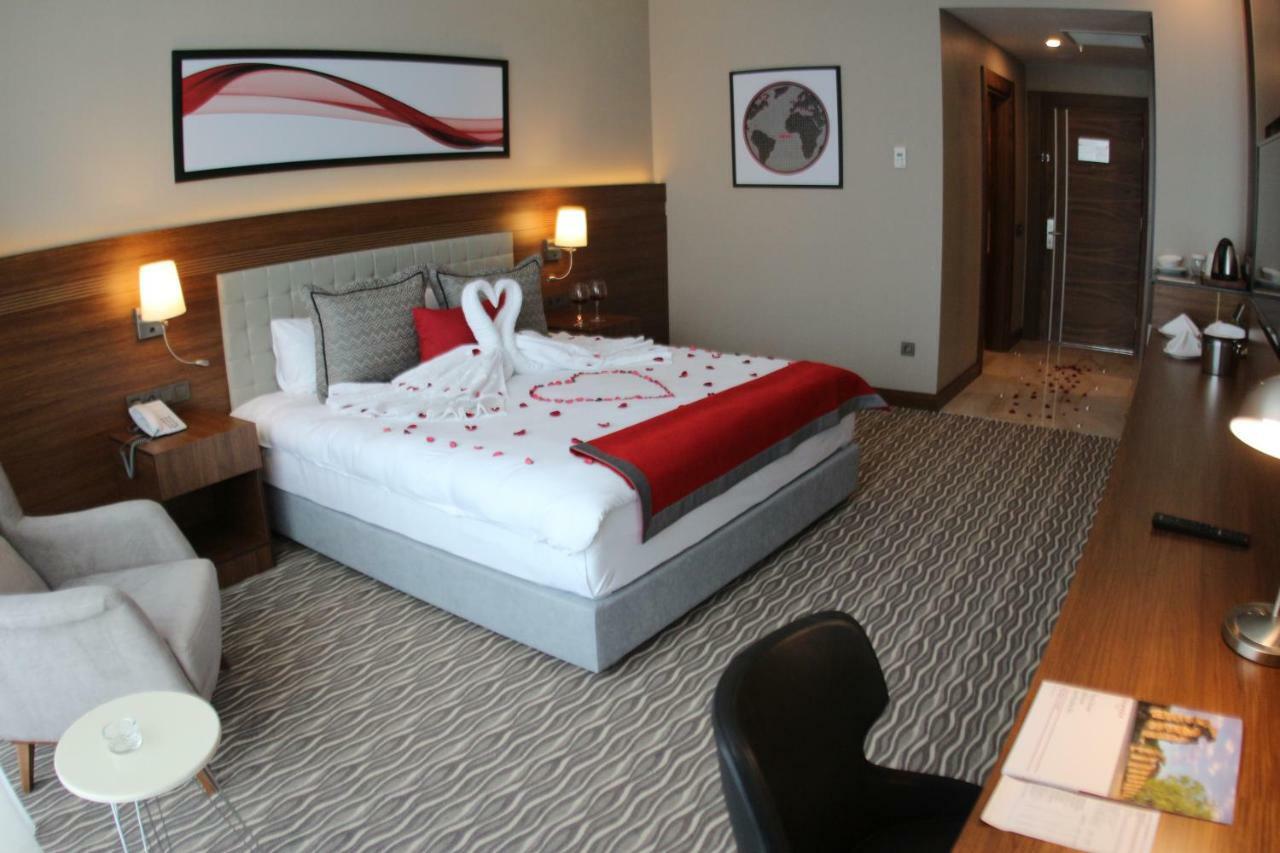 Ramada By Wyndham Nigde Hotel Buitenkant foto