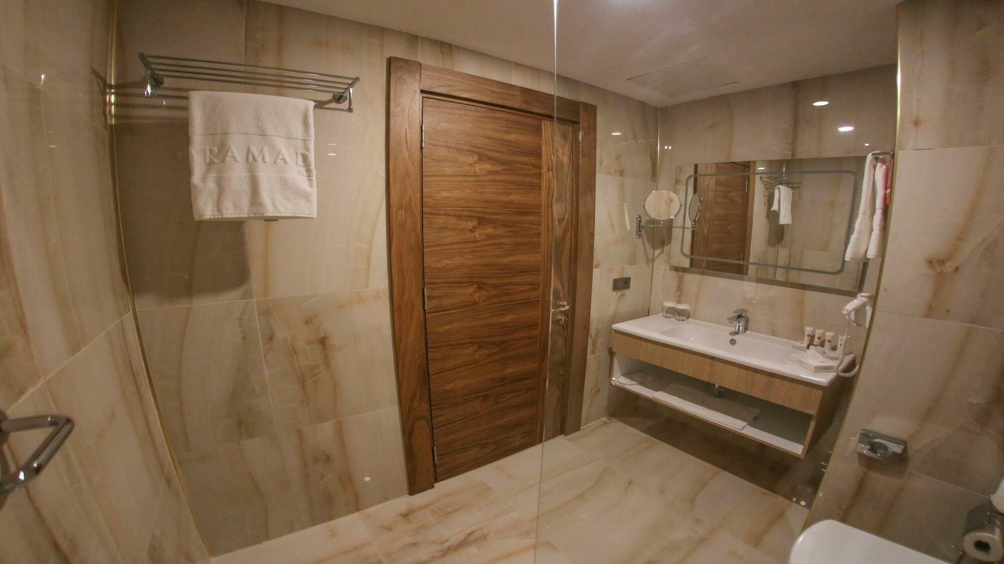 Ramada By Wyndham Nigde Hotel Buitenkant foto