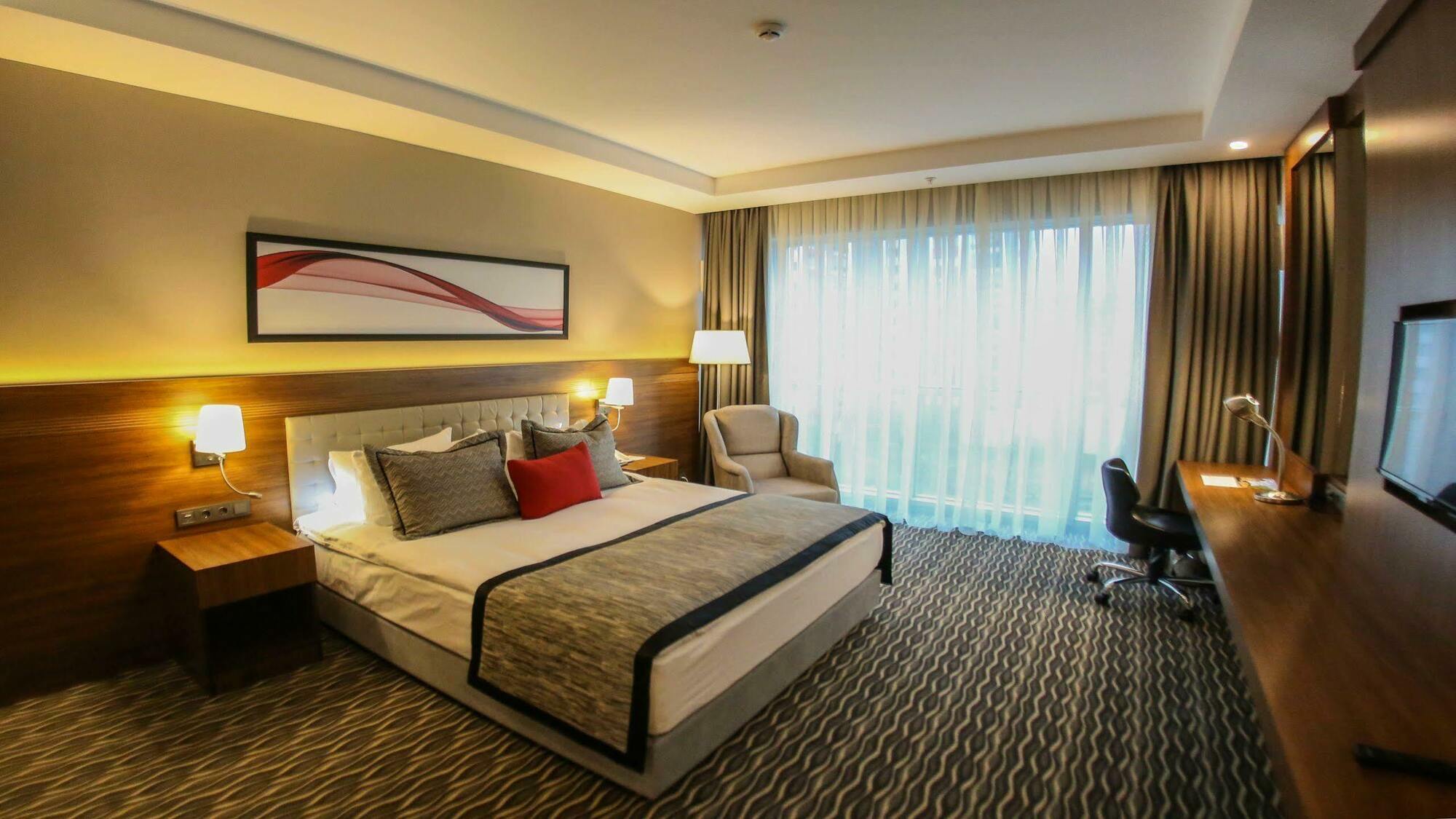 Ramada By Wyndham Nigde Hotel Buitenkant foto