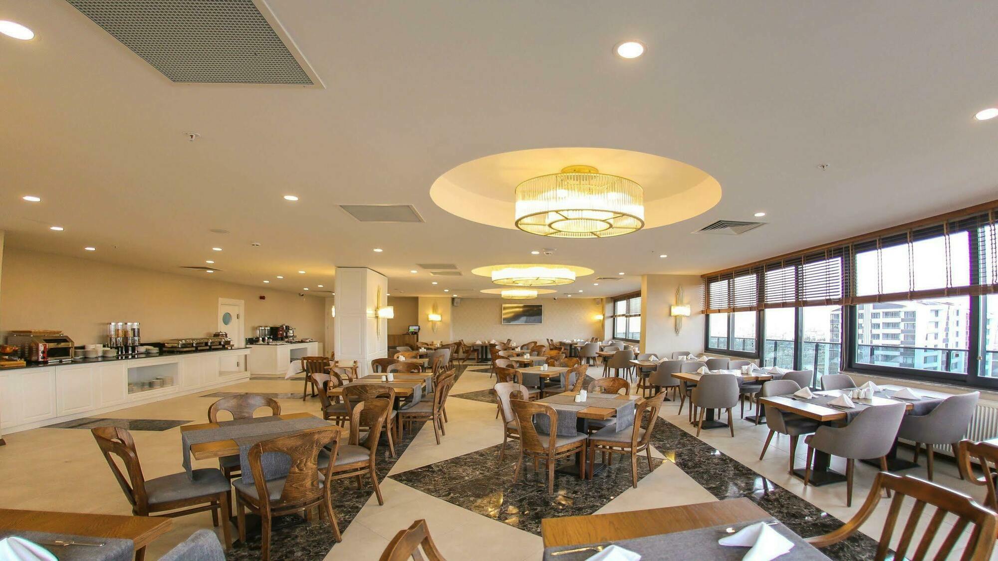 Ramada By Wyndham Nigde Hotel Buitenkant foto