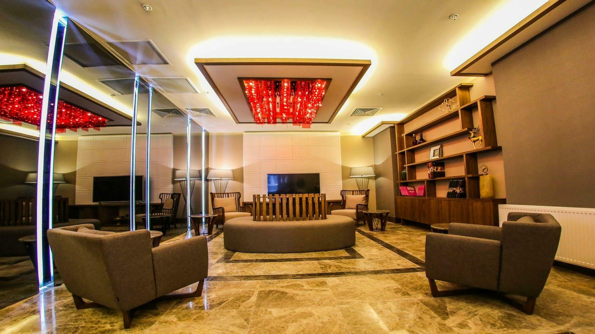 Ramada By Wyndham Nigde Hotel Buitenkant foto