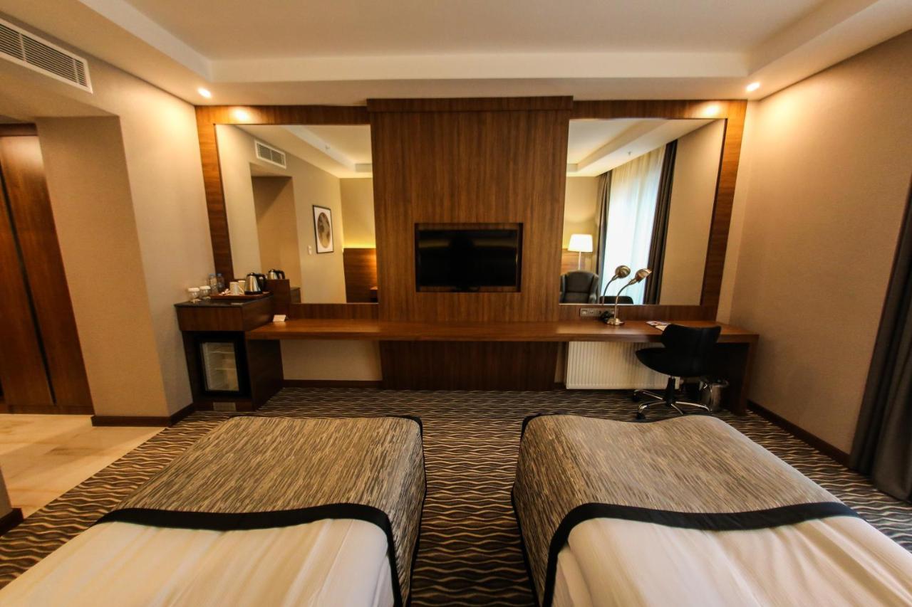 Ramada By Wyndham Nigde Hotel Buitenkant foto