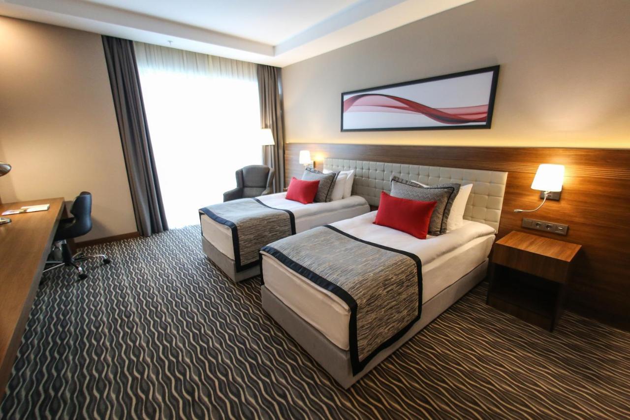 Ramada By Wyndham Nigde Hotel Buitenkant foto